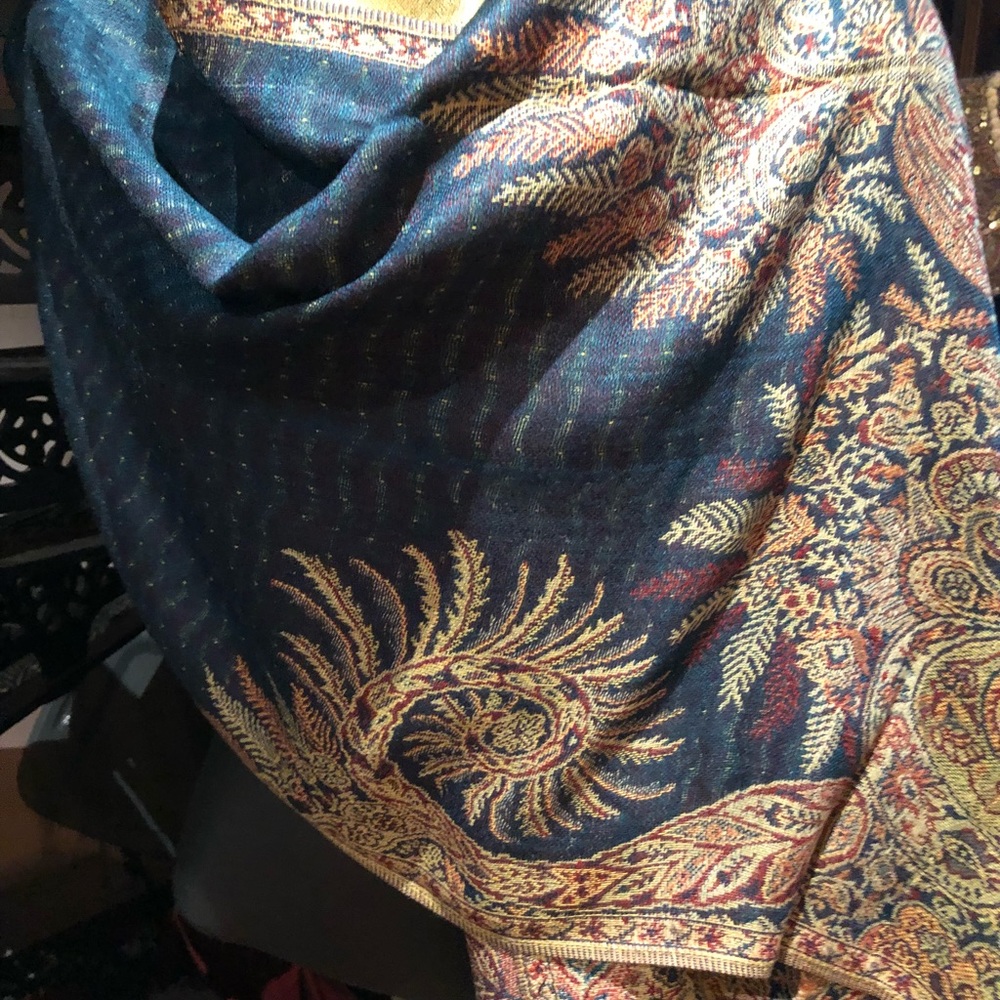 Vintage style paisley Pashmina Shawl
